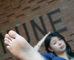 【裸足】身高174本地网红DJ姐姐小义被我发现了她40码的长脚趾大脚丫子（2）【74P】...