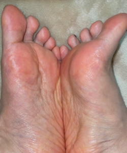 定制 美女美足脚底 抹油 脚底纹路清晰可见
