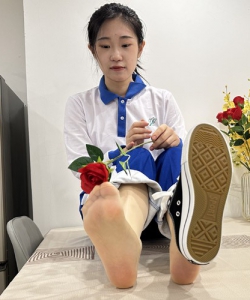 清纯校服妹妹家居拍摄  88P