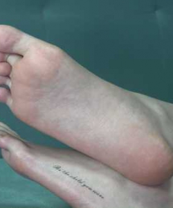 ��aaparyģ����Ƶ��С�°װ׵��㱳����� [