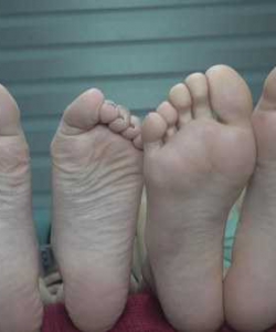 【aapary模拍视频】子琪和黄紫双美女齐秀脚